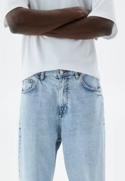 PULL & BEAR Jeans A SigarettaLight-Blue Denim Uomo Jeans PUC22G0PX-K12 -Pull & Bear d69890f1f2474e2abc4d0c1c49a3adad