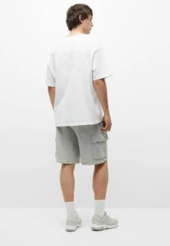 PULL & BEAR Bermuda Straight - Shorts - Grey 9 PULL & BEAR Bermuda Straight - Shorts - Grey -Pull & Bear d6ee971c69484dd696c4c961b9a1a692