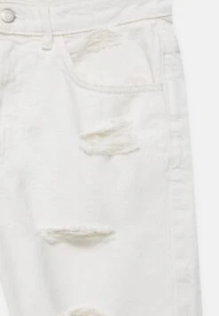 PULL & BEAR Ripped Bermuda- Shorts Di Jeans - White 14 PULL & BEAR Ripped Bermuda- Shorts Di Jeans - White -Pull & Bear d759ddfe6a8e4143811aff8645cca7d5