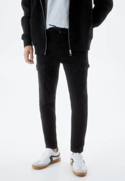PULL & BEAR With PocketsPantaloni SportiviBlack Uomo Pantaloni PUC22E0EV-Q11