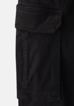 PULL & BEAR Straight FitPantaloni CargoBlack Uomo Pantaloni PUC22E0EI-Q11 -Pull & Bear d7d4c88c238648568e0f11dcbd355645