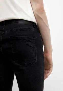 PULL & BEAR Ripped Carrot FitJeans Slim FitBlack Uomo Jeans PUC22G0PA-Q11 9 PULL & BEAR Ripped Carrot FitJeans Slim FitBlack Uomo Jeans PUC22G0PA-Q11 -Pull & Bear d822376aede344e18afb0d6da182b052