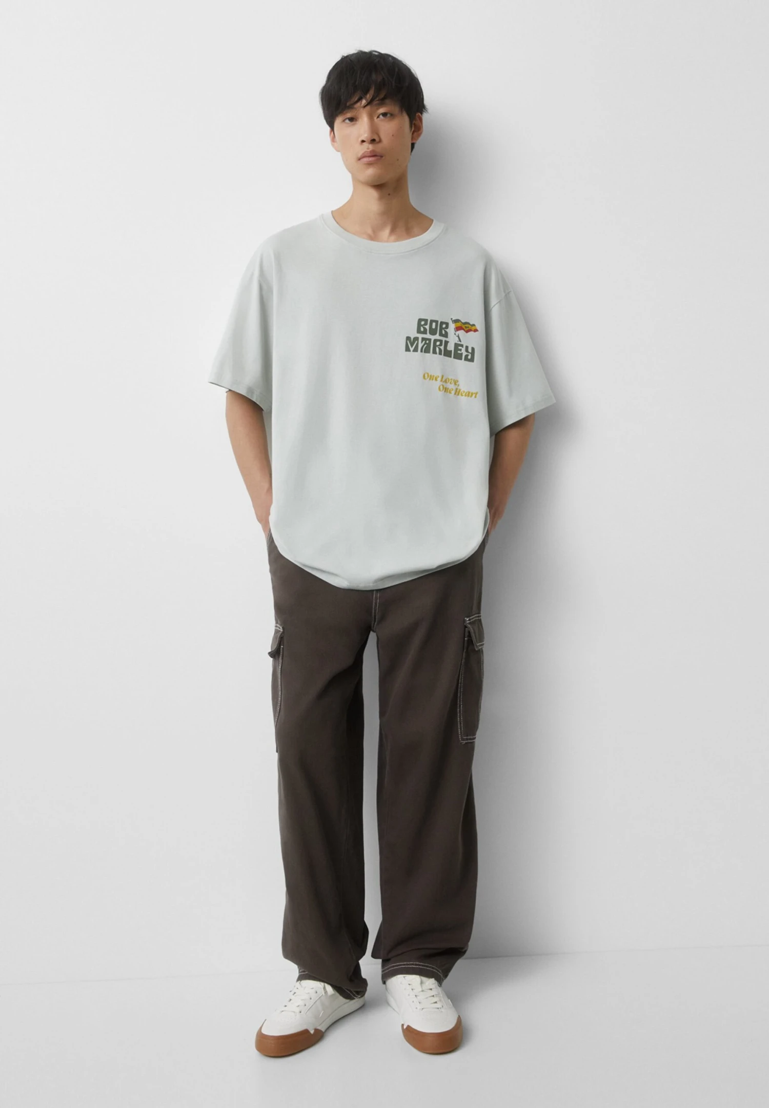 PULL & BEAR Bob Marley European T-Shirt Con StampaGreen Uomo T-shirt E Polo PUC22O1PF-M11 2 PULL & BEAR Bob Marley European T-Shirt Con StampaGreen Uomo T-shirt E Polo PUC22O1PF-M11 - immagine 2