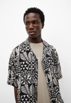 PULL & BEAR Floral Print- Camicia - Black 11 PULL & BEAR Floral Print- Camicia - Black -Pull & Bear dabef88633a34d2a8c6a116f83343f81