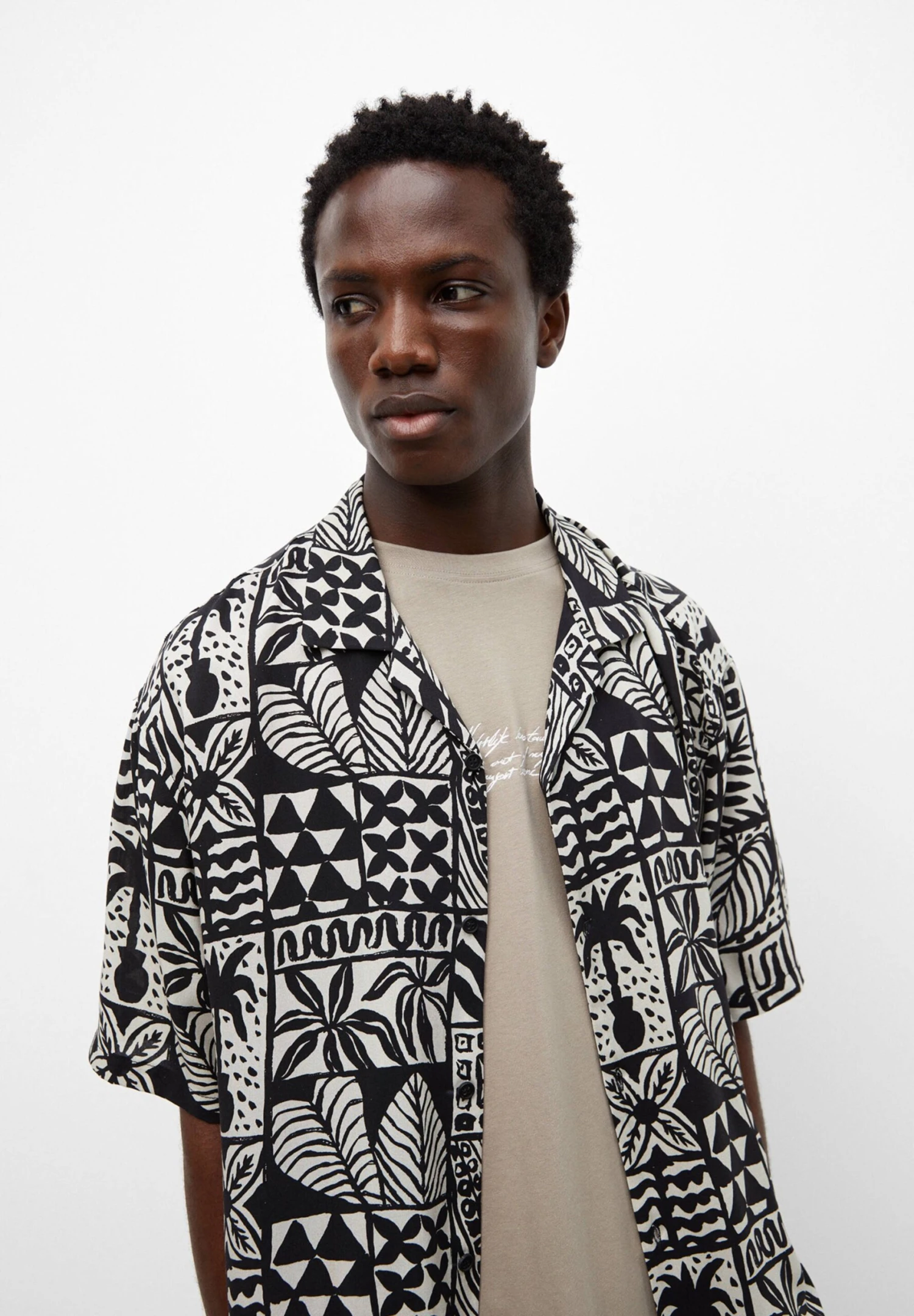 PULL & BEAR Floral Print- Camicia - Black 5 PULL & BEAR Floral Print- Camicia - Black - immagine 5