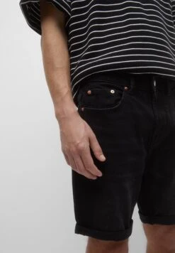 PULL & BEAR BermudaShorts Di JeansBlack Denim Uomo Jeans PUC22F0BN-Q11 11 PULL & BEAR BermudaShorts Di JeansBlack Denim Uomo Jeans PUC22F0BN-Q11 -Pull & Bear db2306ae6ae64a30b261ac30d8a85b30