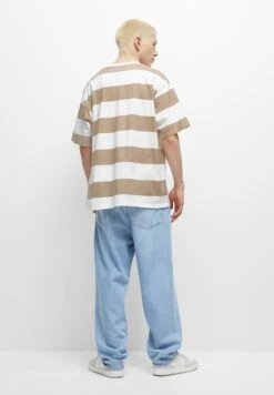 PULL & BEAR Striped Short SleeveT-Shirt Con StampaSand Uomo T-shirt E Polo PUC22O1KJ-B11 9 PULL & BEAR Striped Short SleeveT-Shirt Con StampaSand Uomo T-shirt E Polo PUC22O1KJ-B11 -Pull & Bear db3bafe065ca42c189fa50dddc34d31a