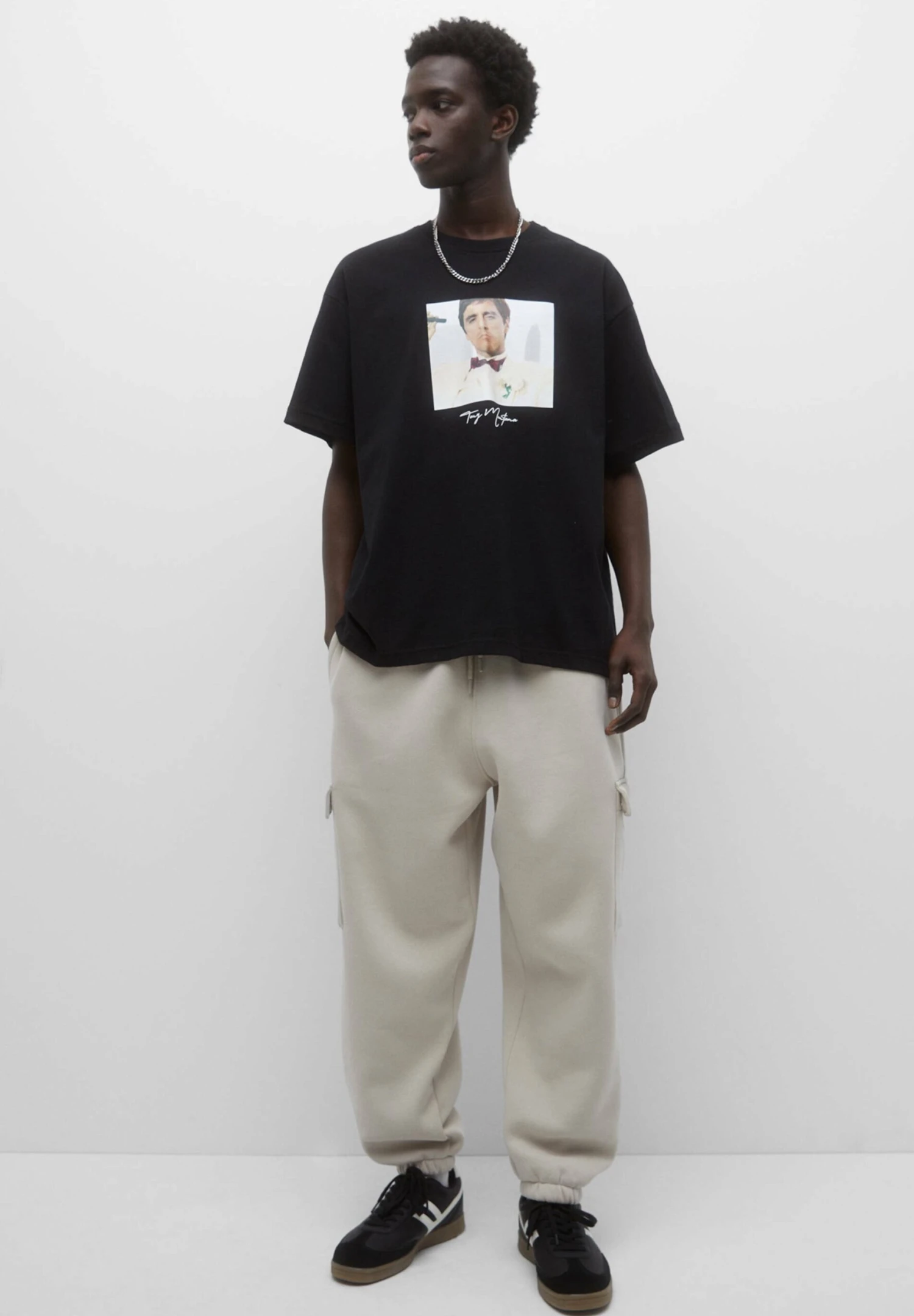 PULL & BEAR Short Sleeve Scarface T-Shirt Con StampaBlack Uomo T-shirt E Polo PUC22O1LJ-Q11 2 PULL & BEAR Short Sleeve Scarface T-Shirt Con StampaBlack Uomo T-shirt E Polo PUC22O1LJ-Q11 - immagine 2