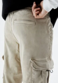 PULL & BEAR With Multiple PocketsPantaloni SportiviStone Uomo Pantaloni Sportivi E Joggers PUC22E0EU-C11 -Pull & Bear dd25a2ea07134a3f84d7fdbf8039431d