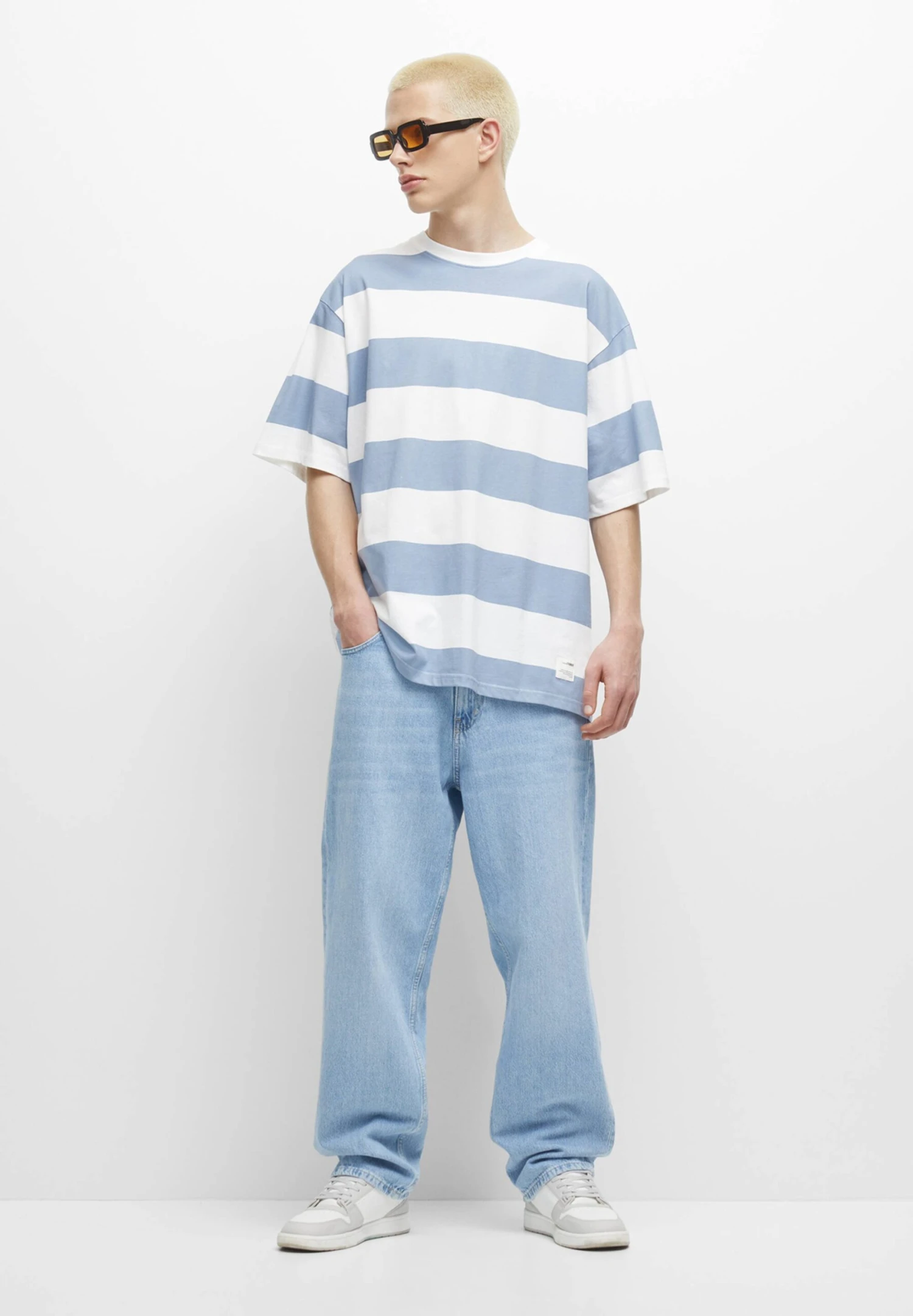 PULL & BEAR Striped Short SleeveT-Shirt Con StampaBlue Uomo T-shirt E Polo PUC22O1KJ-K11 5 PULL & BEAR Striped Short SleeveT-Shirt Con StampaBlue Uomo T-shirt E Polo PUC22O1KJ-K11 - immagine 5