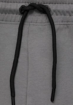 PULL & BEAR Bermuda JoggingShortsGrey Uomo Bermuda PUC22F0D3-C11 -Pull & Bear dd7107aa3bfd40ab9e4be7099eeaa614