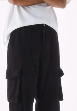PULL & BEAR Wide-Leg With Label DetailPantaloni CargoBlack Uomo Pantaloni PUC22E0F8-Q11 -Pull & Bear de09ab3a24004abaaeef48a05d83c510