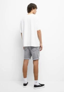PULL & BEAR Ripped Bermuda - Shorts Di Jeans - Grey -Pull & Bear df4a955955264018b8d59f585c3c97b5