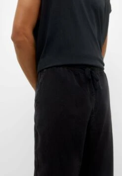 PULL & BEAR Basic Jogger Jeans BaggyBlack Uomo Jeans PUC22G0PD-Q11 -Pull & Bear dfc4a8e2ac194bd4a44347bc2e5bcaf7