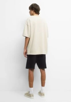 PULL & BEAR Bermuda Jogging - Shorts - Black -Pull & Bear e04a1ba4e3f7409d8a7346eba4d1f0e9
