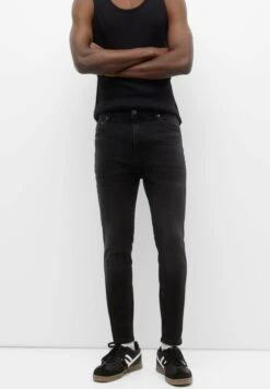 PULL & BEAR Basic Carrot - Jeans Slim Fit - Black