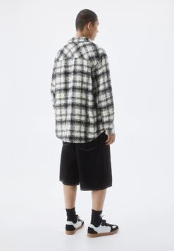 PULL & BEAR CheckCamiciaWhite Uomo Camicie PUC22D0KL-A11 8 PULL & BEAR CheckCamiciaWhite Uomo Camicie PUC22D0KL-A11 -Pull & Bear e12573189dcc4b0aa09698c01a4d5ed5