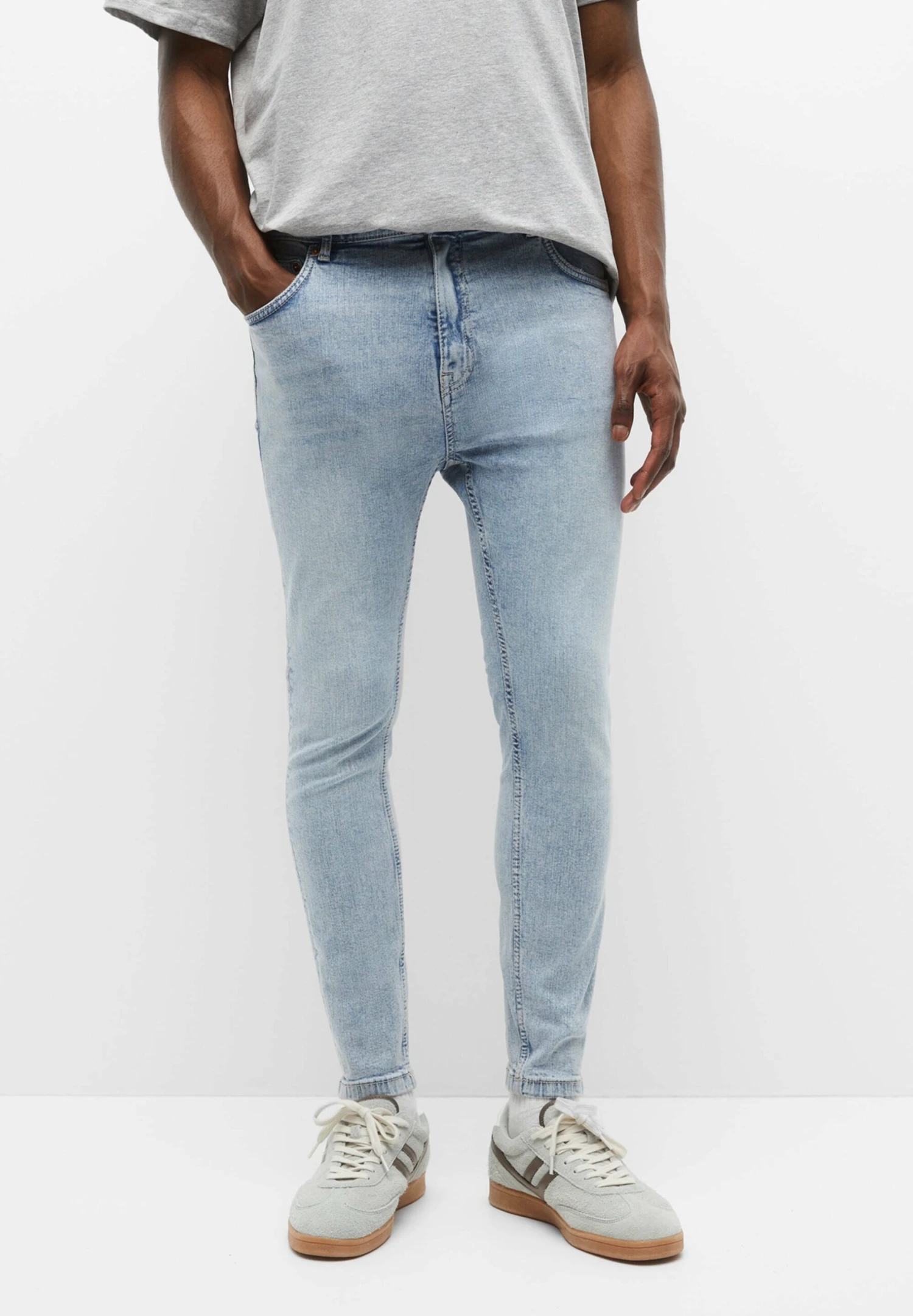 PULL & BEAR Basic Carrot FitJeans Slim FitLight Blue Denim Uomo Jeans PUC22G0OU-K11 1 PULL & BEAR Basic Carrot FitJeans Slim FitLight Blue Denim Uomo Jeans PUC22G0OU-K11