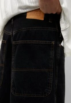 PULL & BEAR Baggy Fit Extra Wide-Leg-BermudaShorts Di JeansBlack Uomo Bermuda PUC22F0DF-Q11 11 PULL & BEAR Baggy Fit Extra Wide-Leg-BermudaShorts Di JeansBlack Uomo Bermuda PUC22F0DF-Q11 -Pull & Bear e5bfcde919c344a0a819bc238e6d8d18