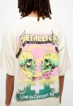 PULL & BEAR Short Sleeve Metallica T-Shirt Con StampaBeige Uomo T-shirt E Polo PUC22O1N5-B11 -Pull & Bear e6c9c779d3864fe7a170391b8f37c461