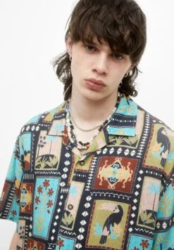 PULL & BEAR Printed Short SleeveCamiciaMulti Coloured Uomo Camicie PUC22D0JF-T11 10 PULL & BEAR Printed Short SleeveCamiciaMulti Coloured Uomo Camicie PUC22D0JF-T11 -Pull & Bear e8635e3af59a438aa128612663d3947a