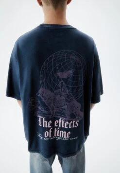 PULL & BEAR Wolf GraphicT-Shirt Con StampaBlue Uomo T-shirt E Polo PUC22O1QR-K11 12 PULL & BEAR Wolf GraphicT-Shirt Con StampaBlue Uomo T-shirt E Polo PUC22O1QR-K11 -Pull & Bear e87296fdd615483faacf0a7c0885c9eb