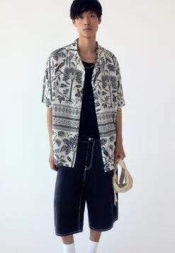 PULL & BEAR Short Sleeve - Print - Camicia - White -Pull & Bear e87e282ee7c04935a651af2a59b7d14e