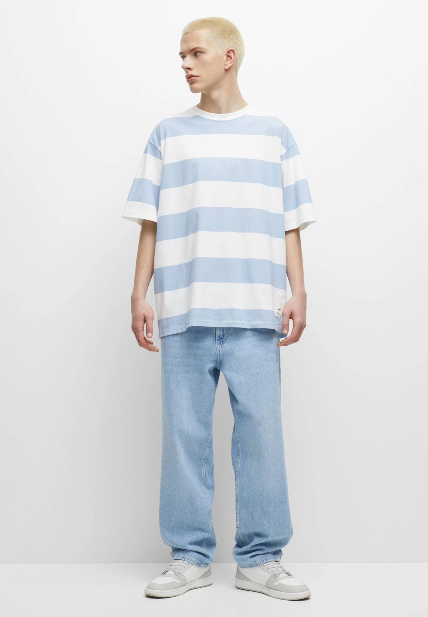PULL & BEAR Striped Short SleeveT-Shirt Con StampaBlue Uomo T-shirt E Polo PUC22O1KJ-K11 2 PULL & BEAR Striped Short SleeveT-Shirt Con StampaBlue Uomo T-shirt E Polo PUC22O1KJ-K11 - immagine 2