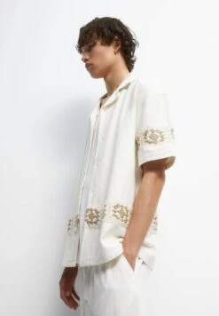 PULL & BEAR Short Sleeve Crochet- Camicia - White -Pull & Bear eac05d5bd93d4a85a61d619c438dfc68