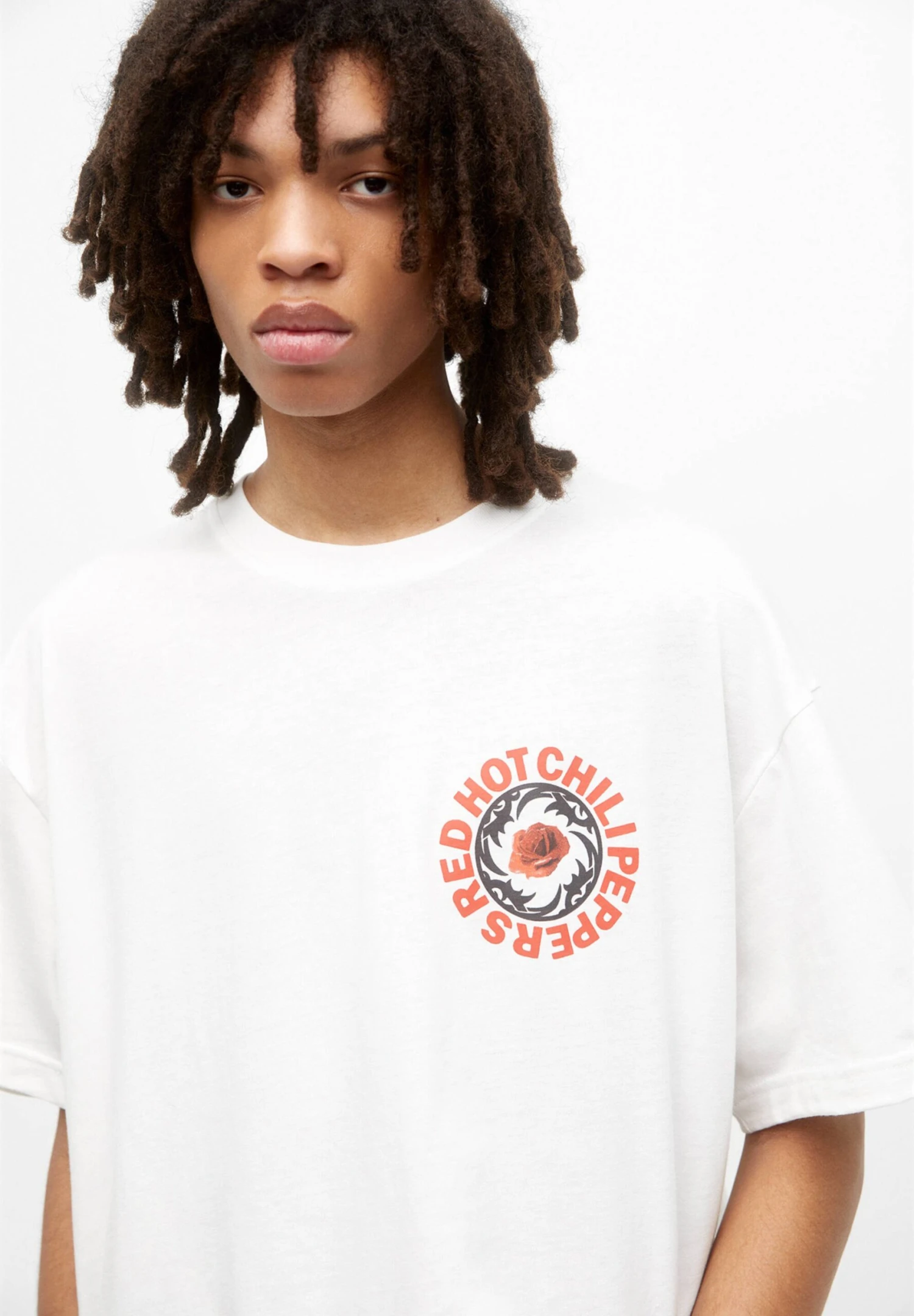 PULL & BEAR Red Hot Chili PeppersT-Shirt Con StampaWhite Uomo T-shirt E Polo PUC22O1NF-A11 4 PULL & BEAR Red Hot Chili PeppersT-Shirt Con StampaWhite Uomo T-shirt E Polo PUC22O1NF-A11 - immagine 4