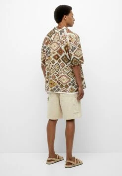 PULL & BEAR Ochre Geometric PrintCamiciaOchre Uomo Camicie PUC22D0JZ-O11 -Pull & Bear eb96211790d54f01b634c3e38854a2fc