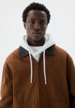 PULL & BEAR Utility With Contrast Collar Giacca Da Mezza StagioneOchre Uomo Giacche PUC22T0SY-O11 -Pull & Bear ecc36a5866cc4760a3aadc4d81308f92