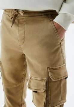 PULL & BEAR With Multiple Pockets - Pantaloni Sportivi - Ochre -Pull & Bear ede5adc83d0441b8b548873537b52782