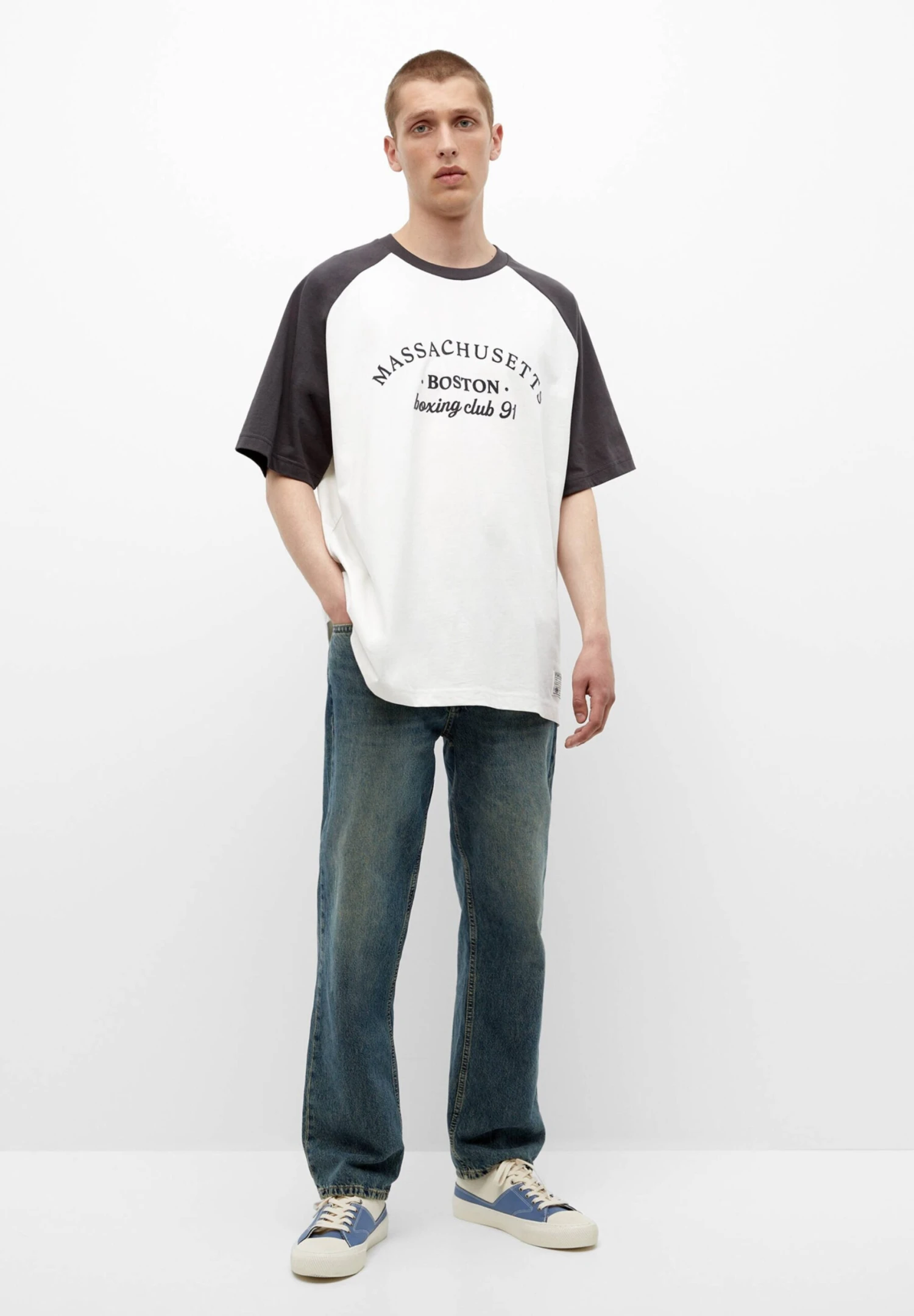 PULL & BEAR With Short Raglan SleevesT-Shirt Con StampaDark Grey Uomo T-shirt E Polo PUC22O1NL-C11 2 PULL & BEAR With Short Raglan SleevesT-Shirt Con StampaDark Grey Uomo T-shirt E Polo PUC22O1NL-C11 - immagine 2