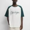 PULL & BEAR With Short Raglan Sleeves - T-Shirt Con Stampa - Green