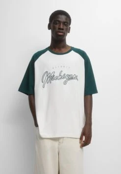 PULL & BEAR With Short Raglan Sleeves - T-Shirt Con Stampa - Green