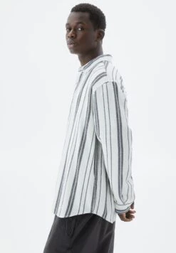 PULL & BEAR Striped Long Sleeve - Camicia - White -Pull & Bear f08d294e1a7b4f9bb1d52e144b501bba
