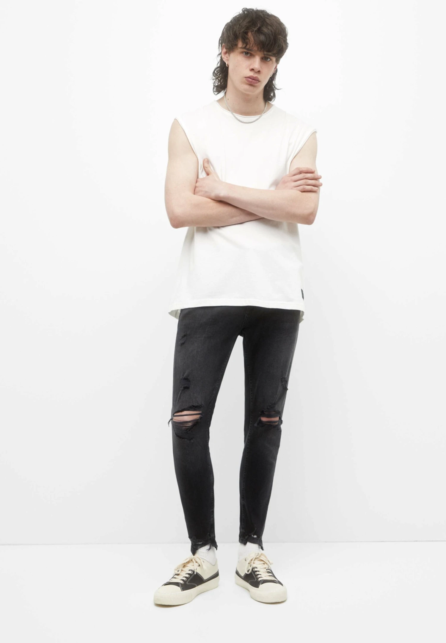 PULL & BEAR Ripped Carrot FitJeans Slim FitBlack Uomo Jeans PUC22G0PA-Q11 2 PULL & BEAR Ripped Carrot FitJeans Slim FitBlack Uomo Jeans PUC22G0PA-Q11 - immagine 2