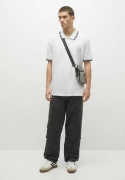 PULL & BEAR With Contrast Collar - Polo - White -Pull & Bear f2d275e5f3734f0893d6e858389ccdeb