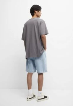 PULL & BEAR David Bowie Photo PrintT-Shirt Con StampaGrey Uomo T-shirt E Polo PUC21009D-C11 12 PULL & BEAR David Bowie Photo PrintT-Shirt Con StampaGrey Uomo T-shirt E Polo PUC21009D-C11 -Pull & Bear f31764e961634130ad4a6824833c2965