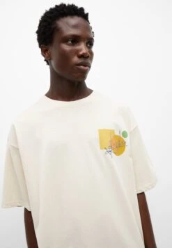PULL & BEAR With Embroidered Graphic DetailT-Shirt Con StampaSand Uomo T-shirt E Polo PUC22O1MP-B11 -Pull & Bear f3c85e2152554a6cb6b456db5a197bb4