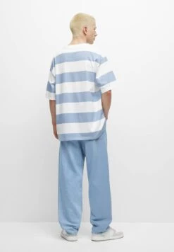 PULL & BEAR Striped Short SleeveT-Shirt Con StampaBlue Uomo T-shirt E Polo PUC22O1KJ-K11 9 PULL & BEAR Striped Short SleeveT-Shirt Con StampaBlue Uomo T-shirt E Polo PUC22O1KJ-K11 -Pull & Bear f4a66f8ee41f4efeae93511fac735709