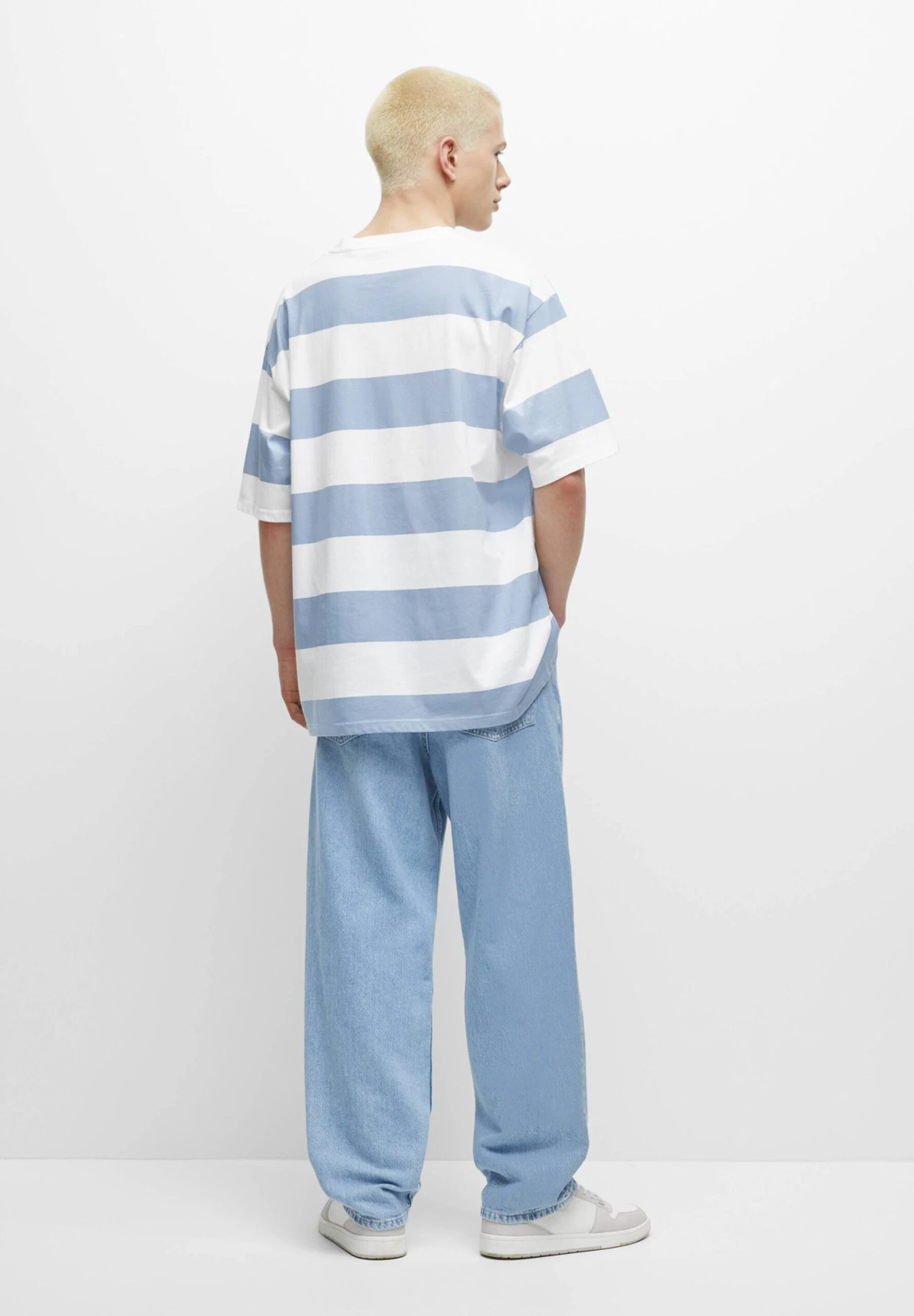 PULL & BEAR Striped Short SleeveT-Shirt Con StampaBlue Uomo T-shirt E Polo PUC22O1KJ-K11 3 PULL & BEAR Striped Short SleeveT-Shirt Con StampaBlue Uomo T-shirt E Polo PUC22O1KJ-K11 - immagine 3