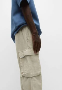 PULL & BEAR Pantaloni CargoSand Uomo Pantaloni PUC22E0EJ-B11 -Pull & Bear f60b16623761422dbf1485f49a5346f8
