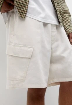 PULL & BEAR Rustic Bermuda- Shorts - Beige -Pull & Bear f6e15ec827304433b86ac2b3ee7e93ee