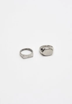 PULL & BEAR Swallow Signet4Pack AnelloSilver Coloured Uomo Gioielli PUC52L02F-D11 8 PULL & BEAR Swallow Signet4Pack AnelloSilver Coloured Uomo Gioielli PUC52L02F-D11 -Pull & Bear f7cba9ca80394f4b886879f1e81a9908