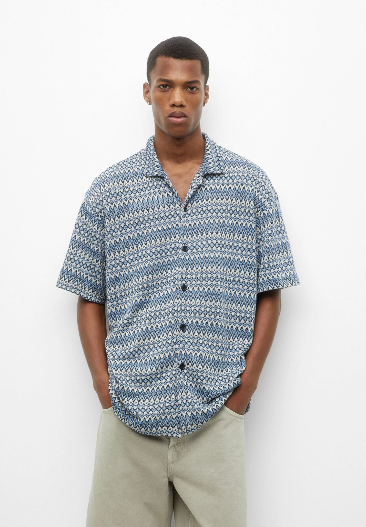 PULL & BEAR Stwd Print Short Sleeve - Camicia - Blue 1 PULL & BEAR Stwd Print Short Sleeve - Camicia - Blue