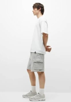 PULL & BEAR Bermuda Straight - Shorts - Grey 11 PULL & BEAR Bermuda Straight - Shorts - Grey -Pull & Bear f9d89bc0863f475882d68929367035e7