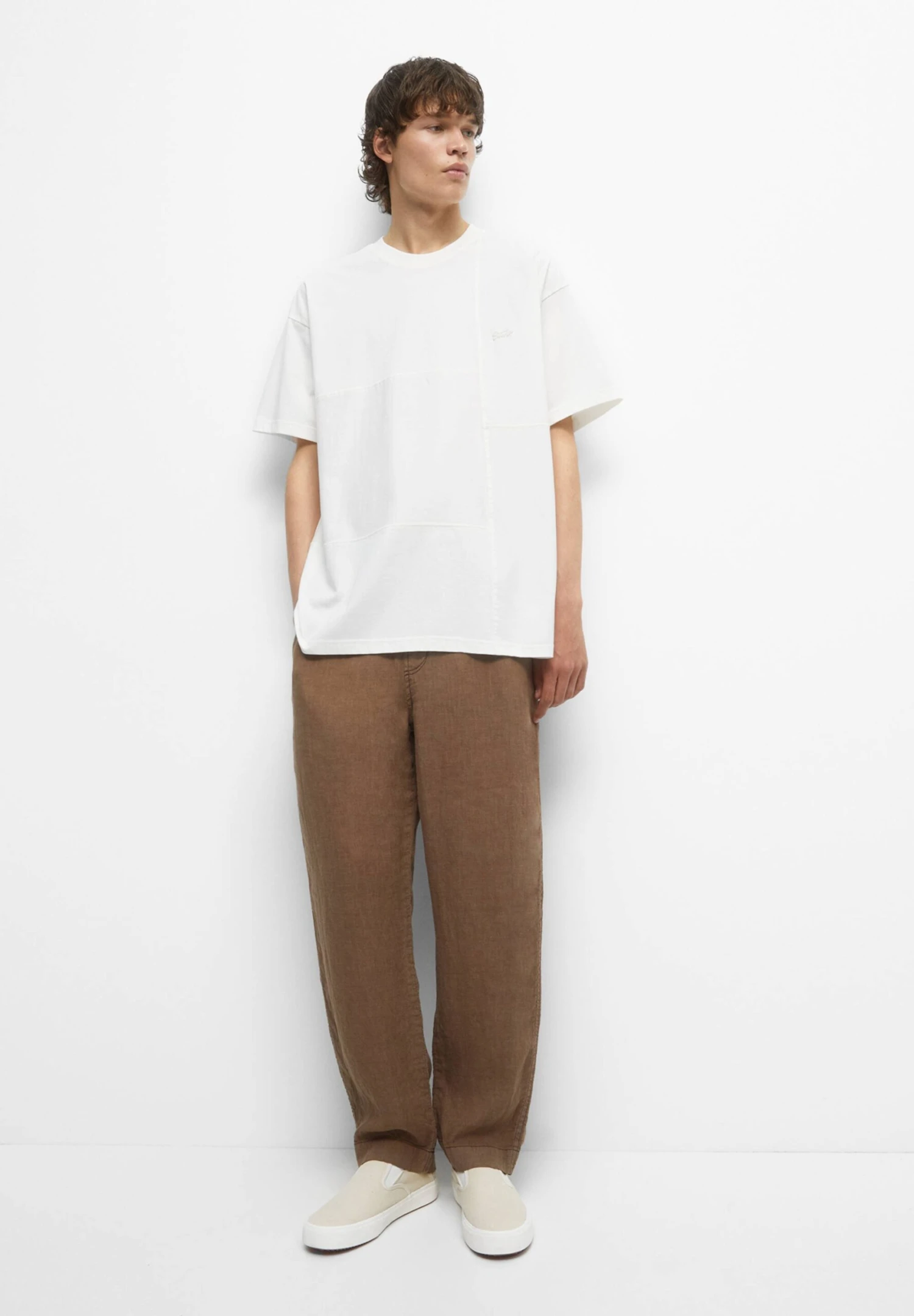 PULL & BEAR Stwd Short Sleeve Cut-Out T-Shirt BasicWhite Uomo T-shirt E Polo PUC22O1OB-A11 2 PULL & BEAR Stwd Short Sleeve Cut-Out T-Shirt BasicWhite Uomo T-shirt E Polo PUC22O1OB-A11 - immagine 2