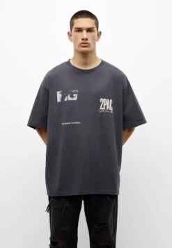 PULL & BEAR Tupac Me Against The World T-Shirt Con StampaGrey Uomo T-shirt E Polo PUC22O1MA-C11 -Pull & Bear fa74389209104803b200fa1f4a936b9c